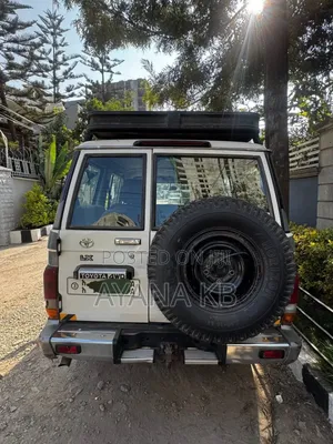 Toyota Land Cruiser 2011 White