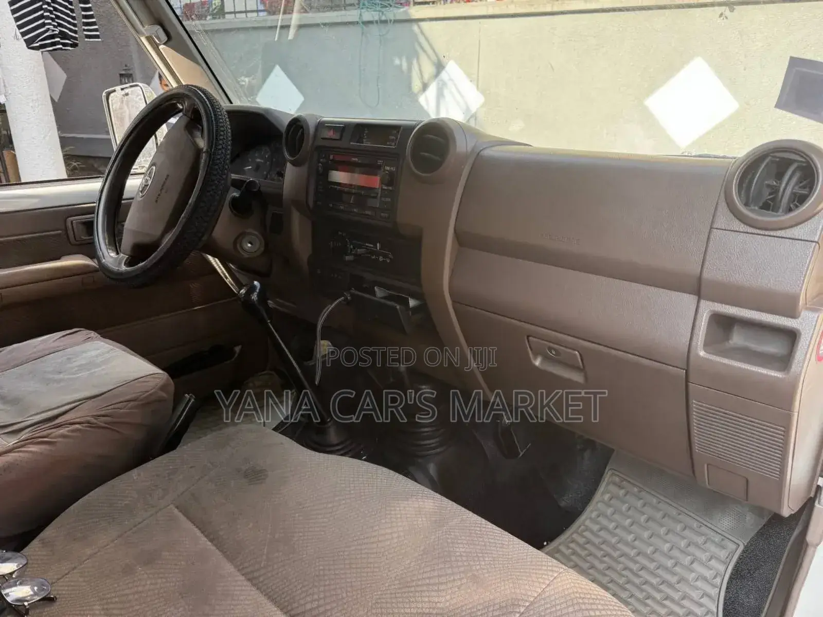 Toyota Land Cruiser 2011 White