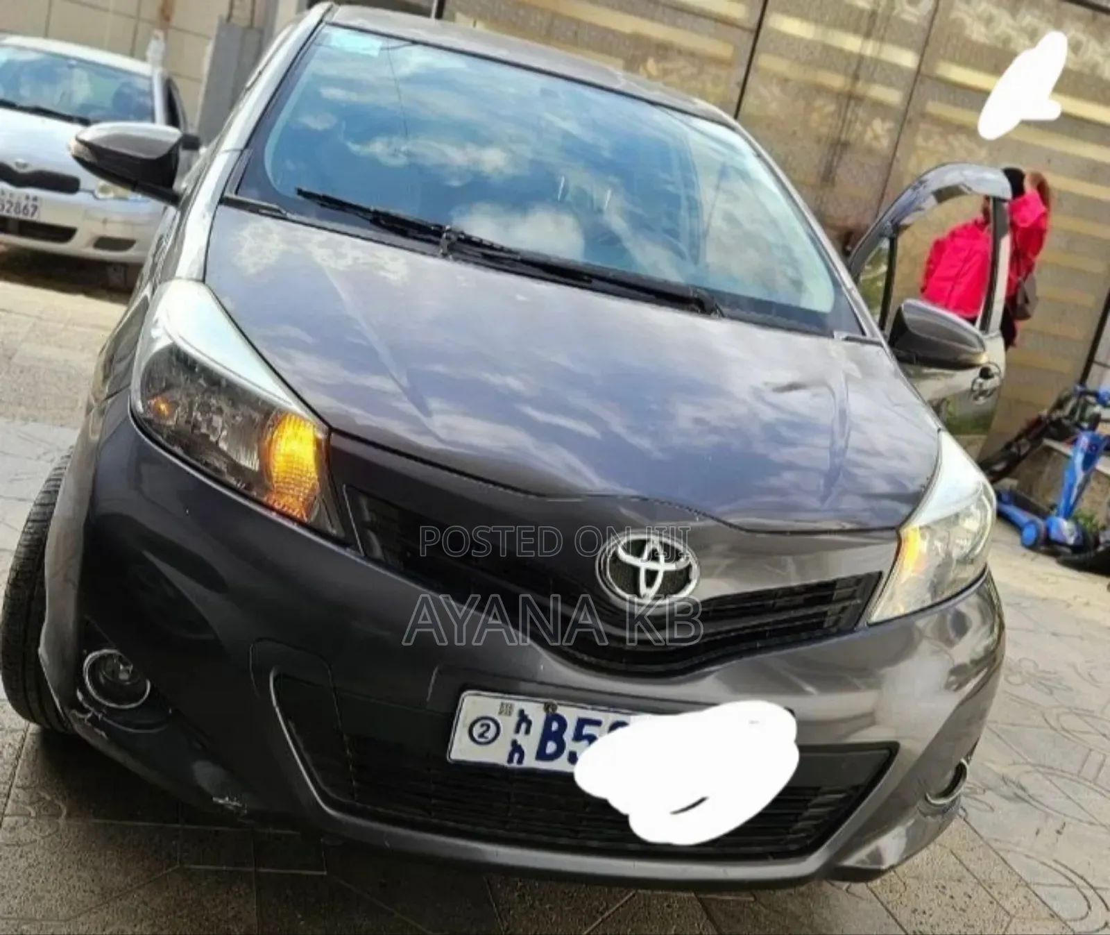 Toyota Yaris 2012 Gray