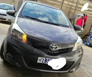 Toyota Yaris 2012 Gray