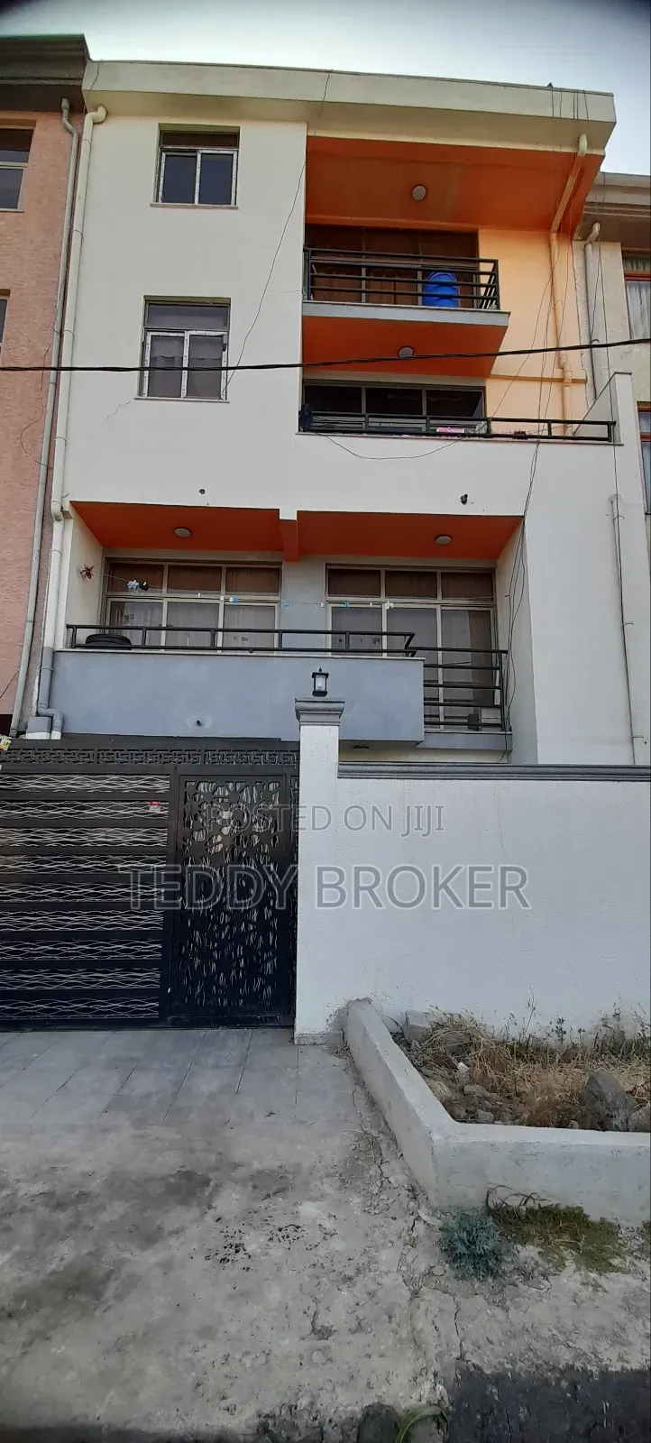 8bdrm House in Haile Garment, Nifas Silk-Lafto for sale