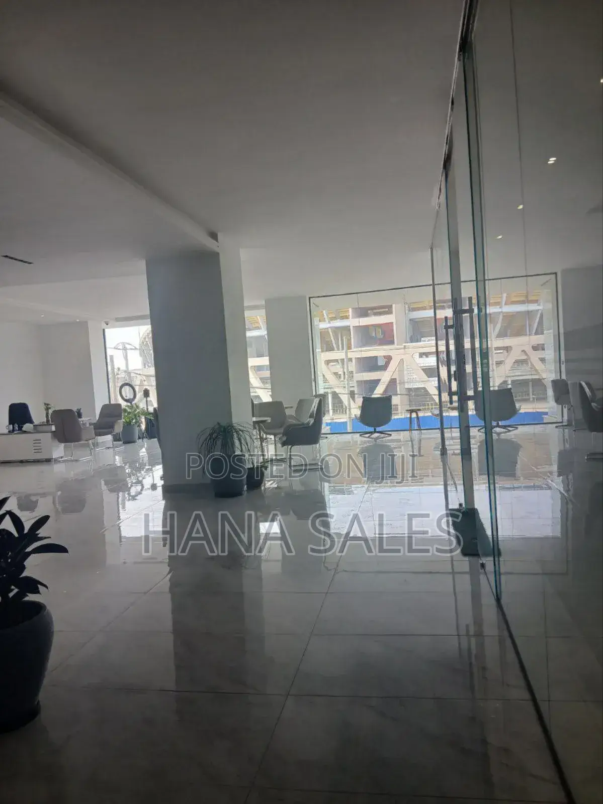 ሱቆችን እና አፓርትመንቶችን እየሸጥን እንገኛለን