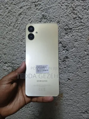 New Samsung Galaxy A06 128 GB Gold
