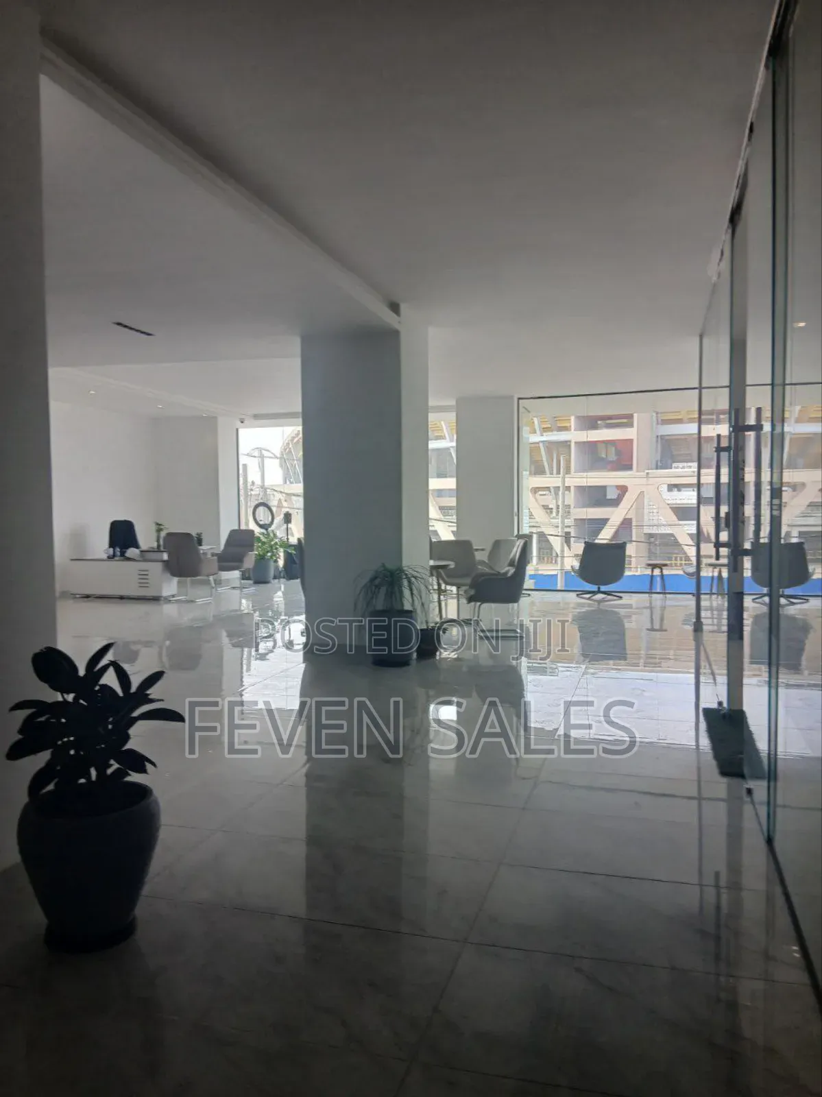 ሱቆችን እና አፓርትመንቶችን እየሸጥን እንገኛለን