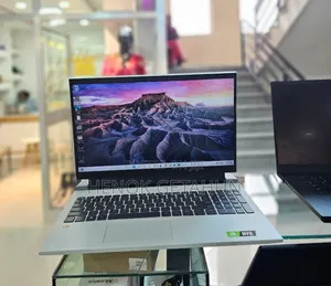 New Laptop Lenovo LOQ 15IRH8 16GB Intel Core I7 SSD 1T