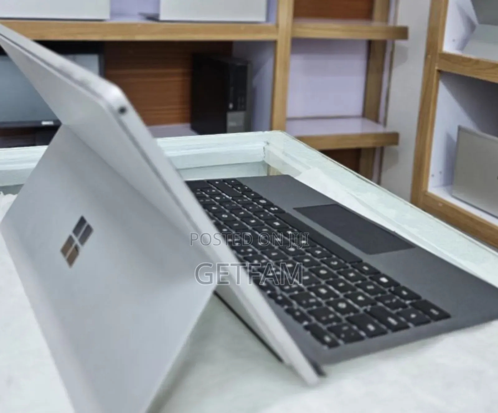 New Laptop Microsoft Surface 16GB Intel Core I7 SSD 256GB