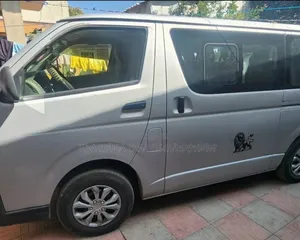 Toyota HiAce 2016 Silver