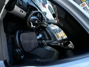 Mitsubishi L200 2011 White