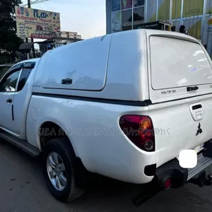 Mitsubishi L200 2011 White