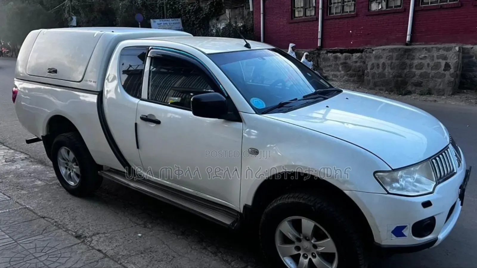 Mitsubishi L200 2011 White