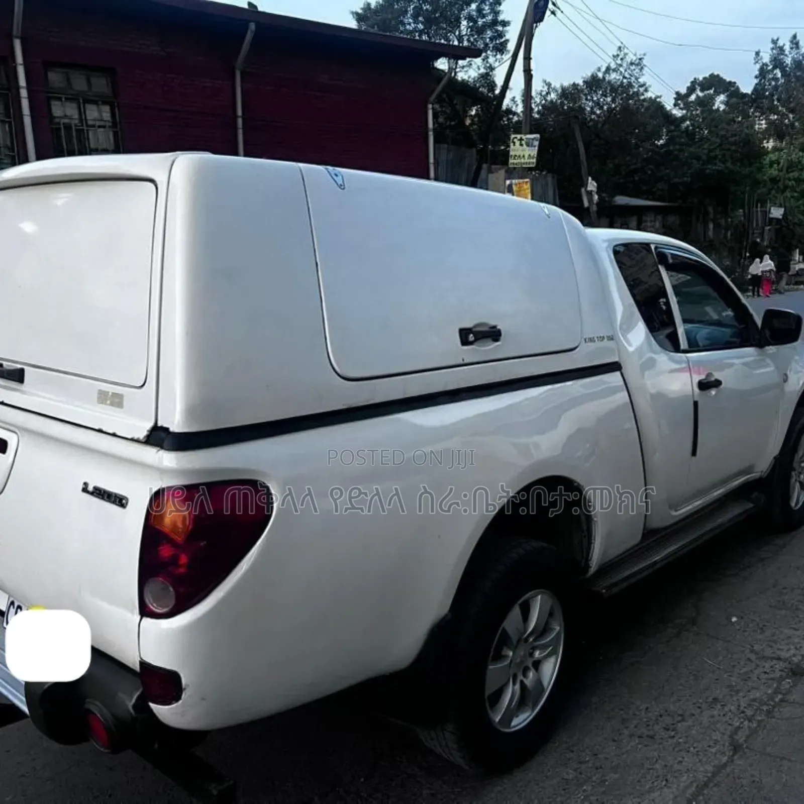 Mitsubishi L200 2011 White