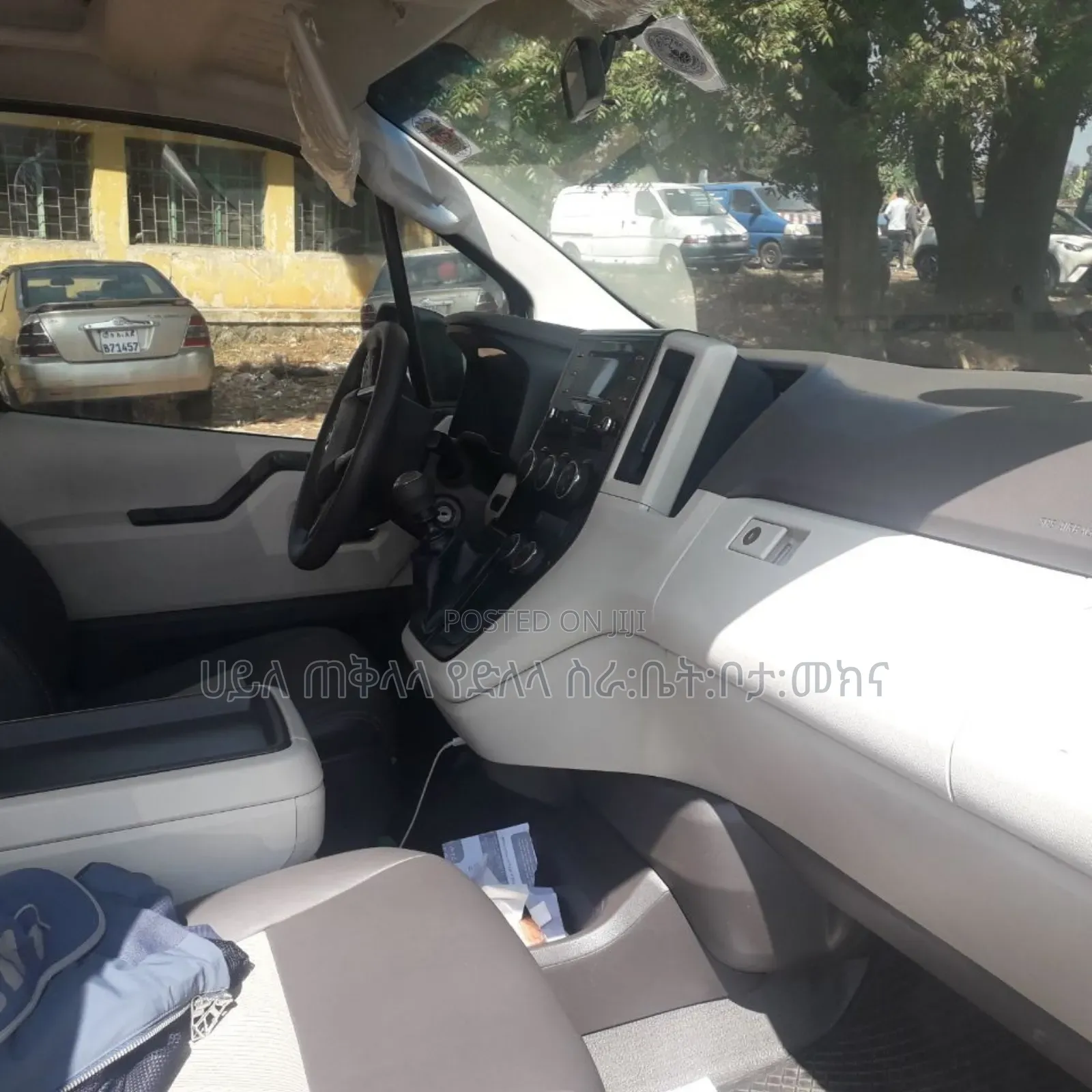 Toyota HiAce 2022 White