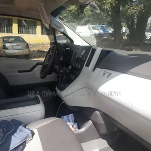 Toyota HiAce 2022 White