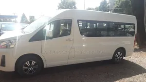 Toyota HiAce 2022 White