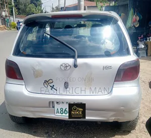 Toyota Vitz 2003 Silver