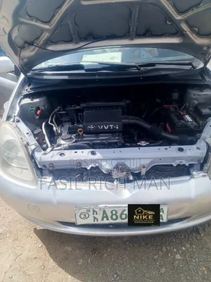 Toyota Vitz 2003 Silver