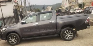 Toyota Hilux 2020 Maroon