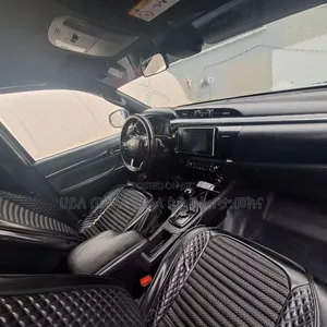 Toyota Hilux 2020 Maroon