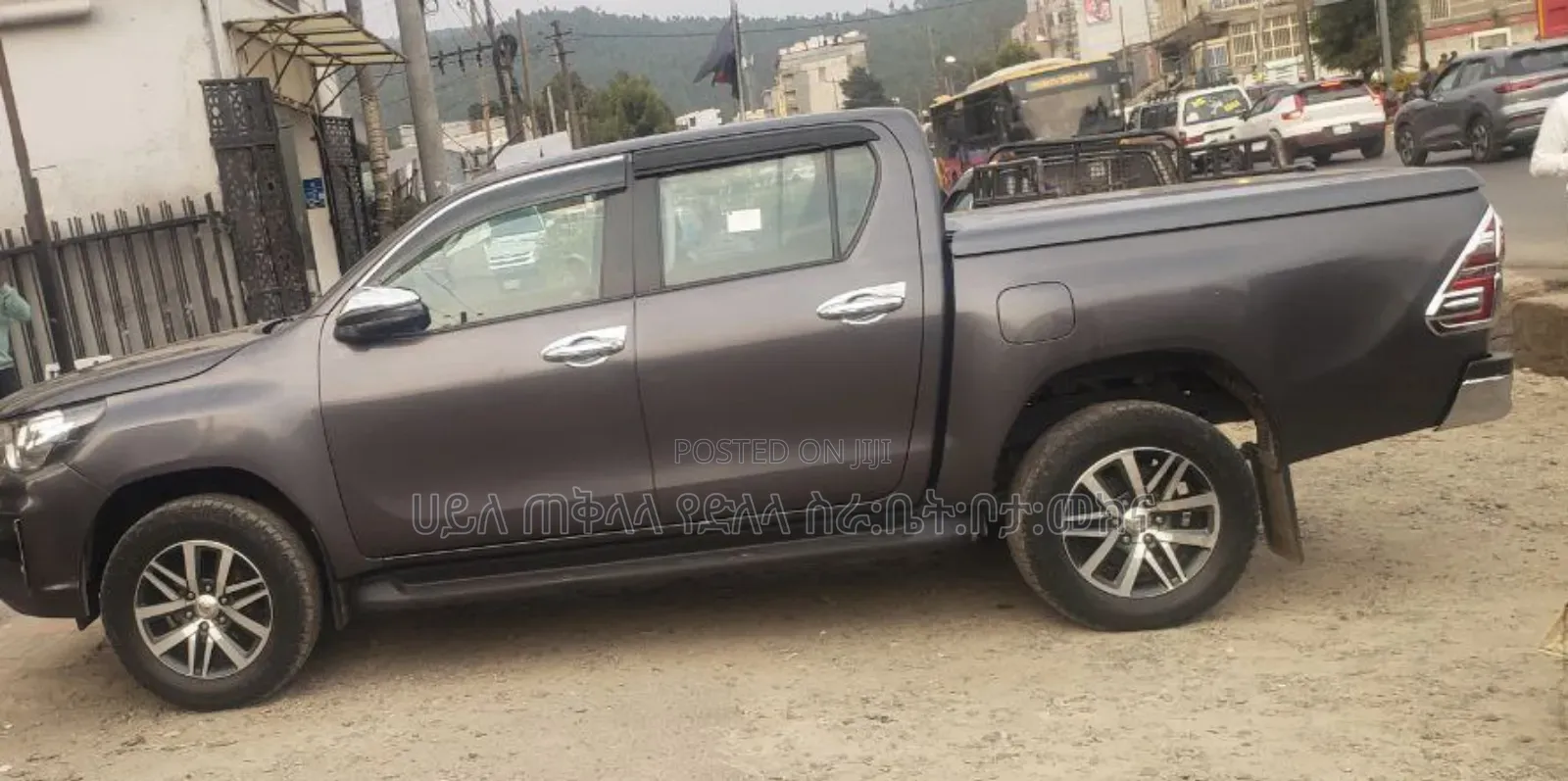 Toyota Hilux 2020 Maroon