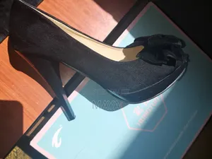 Photo - Classic Black Round-Toe Platform Pumps With 5-Inch Stiletto High Heel