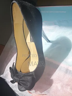 Classic Black Round-Toe Platform Pumps With 5-Inch Stiletto High Heel