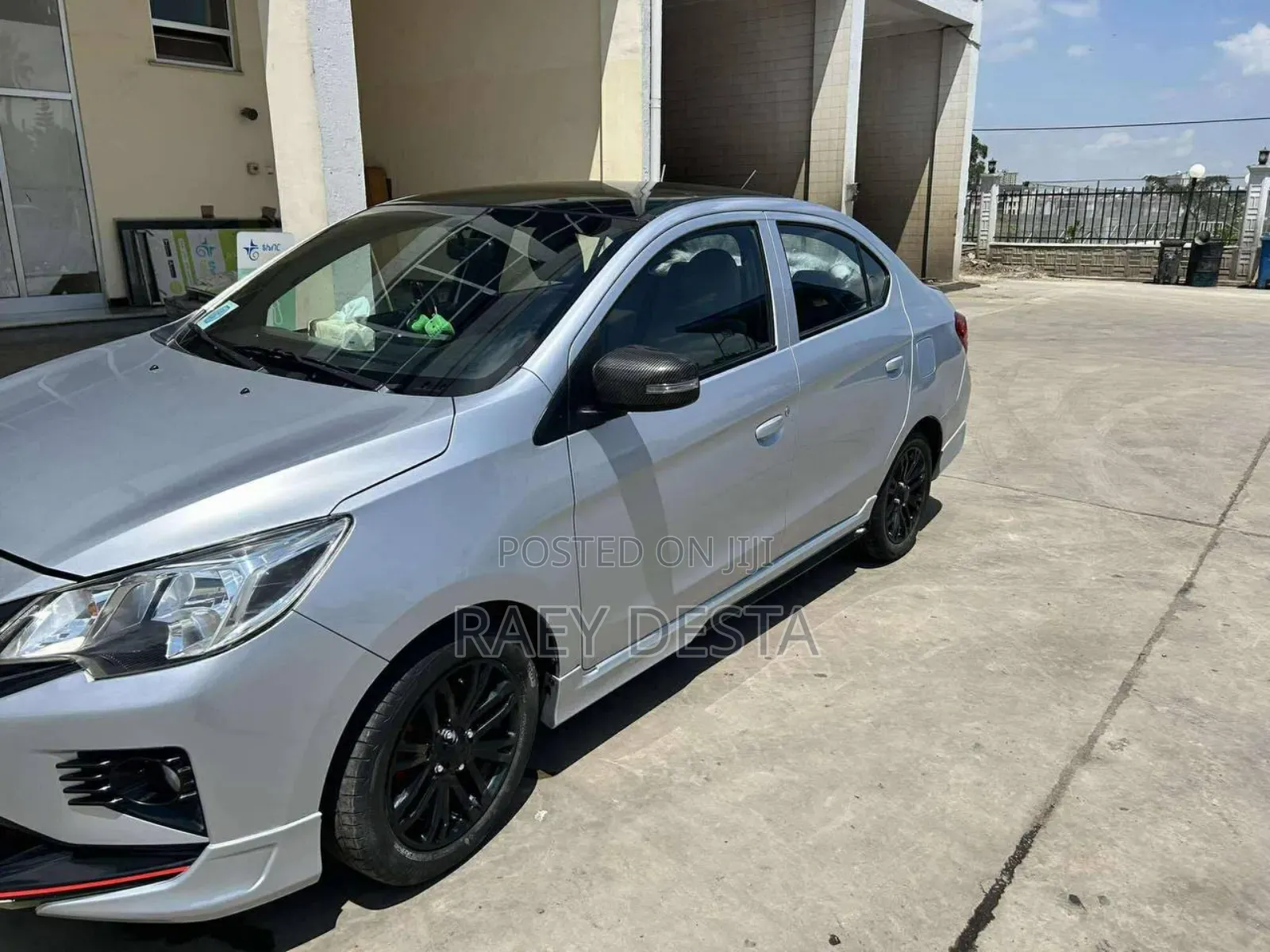 Mitsubishi Attrage 2023 Silver