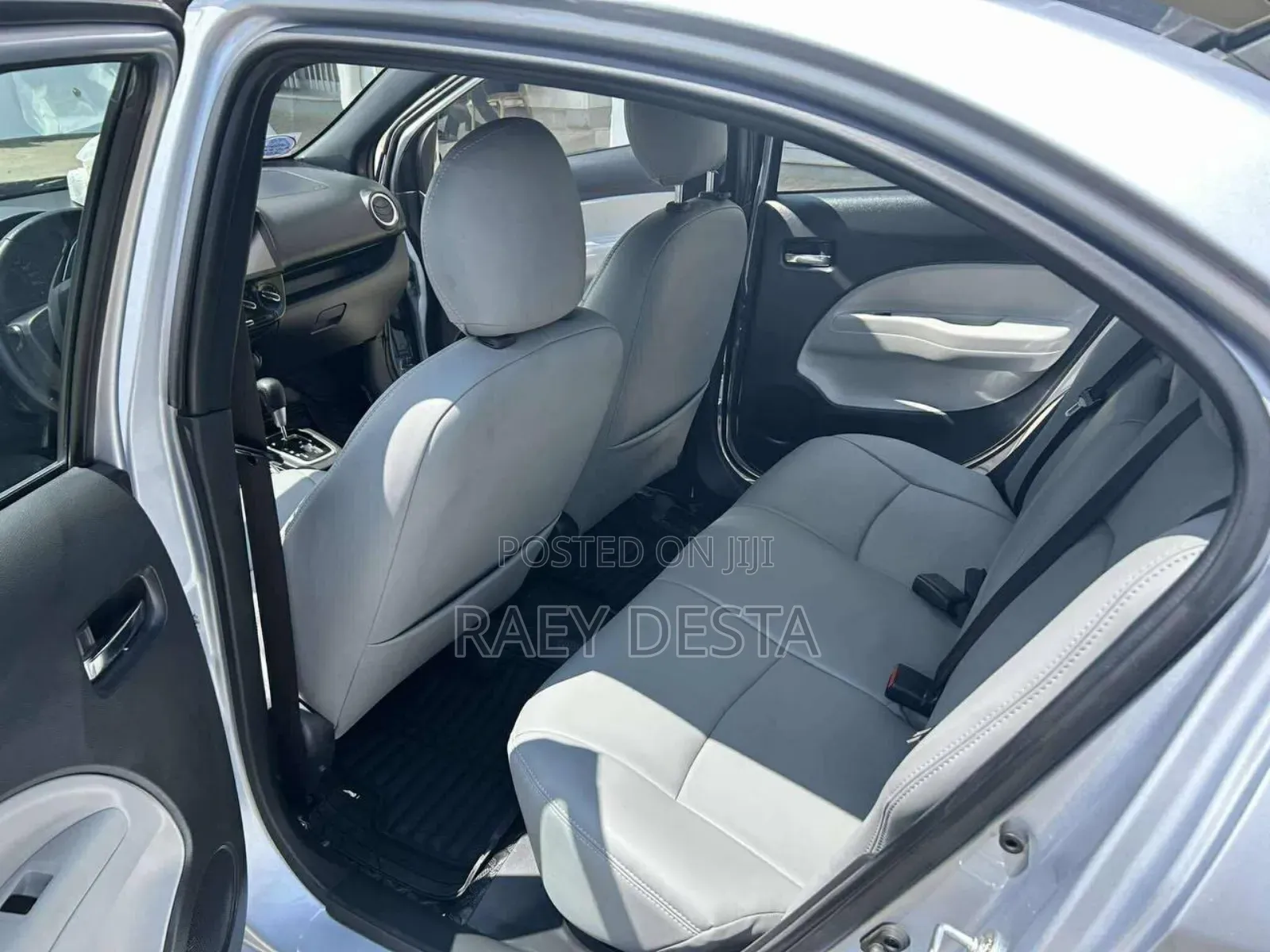 Mitsubishi Attrage 2023 Silver