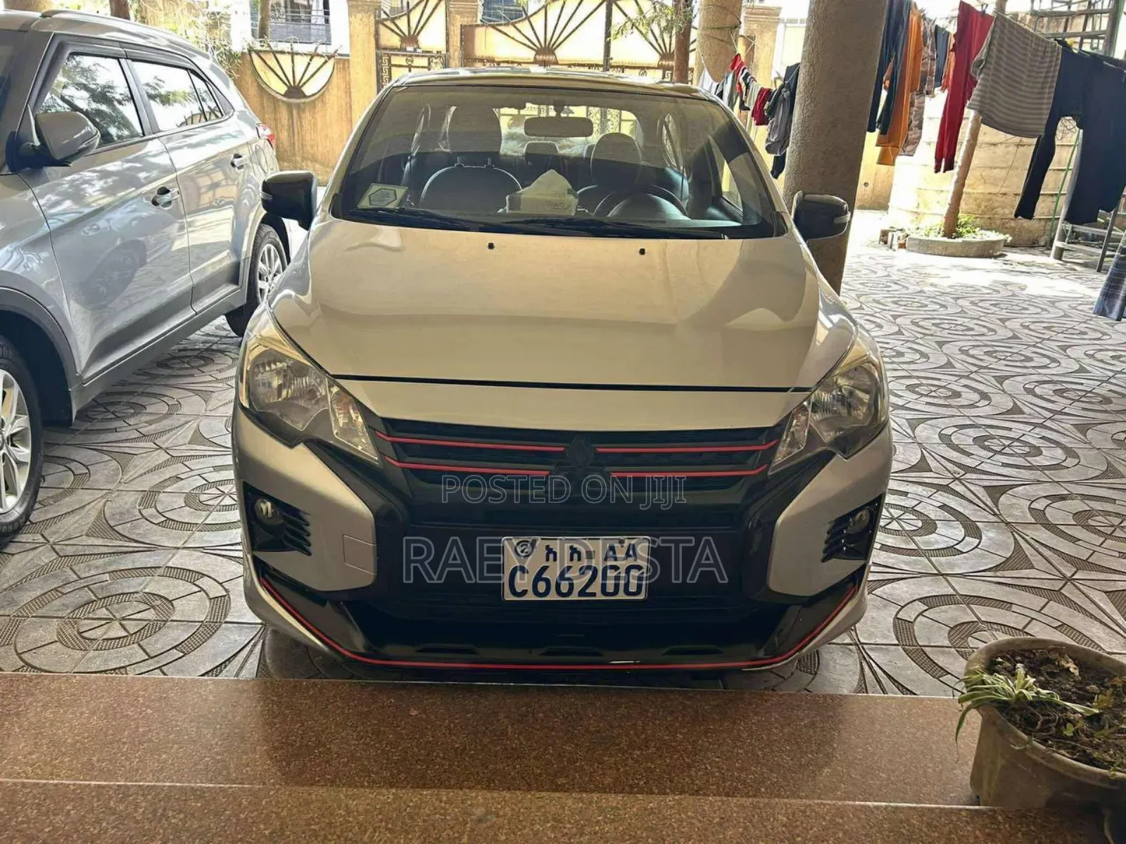 Mitsubishi Attrage 2023 Silver