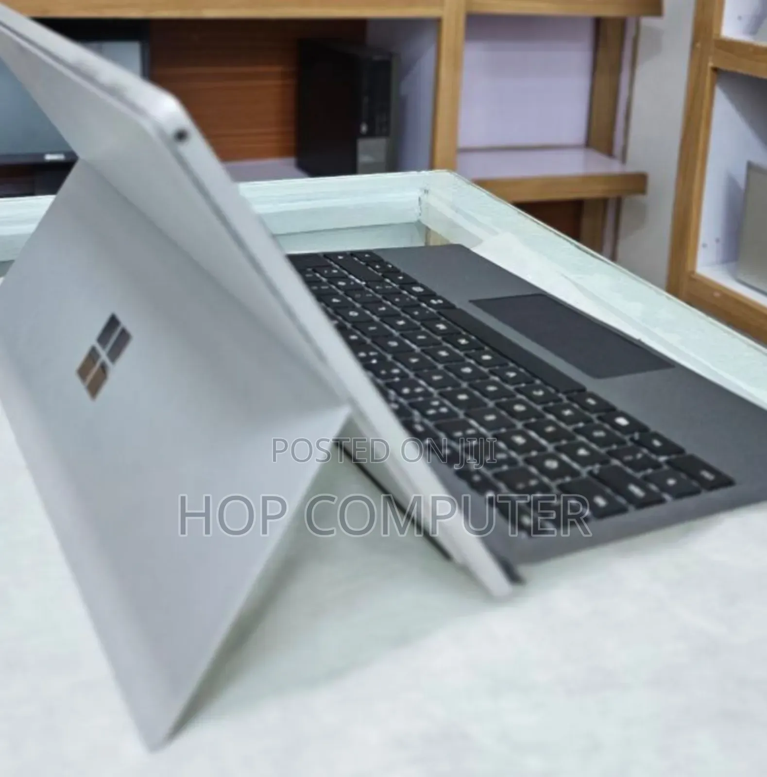 New Laptop Microsoft Surface Pro 7 8GB Intel Core I7 SSD 256GB
