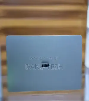 New Laptop Microsoft Surface 8GB Intel Core I5 SSD 256GB