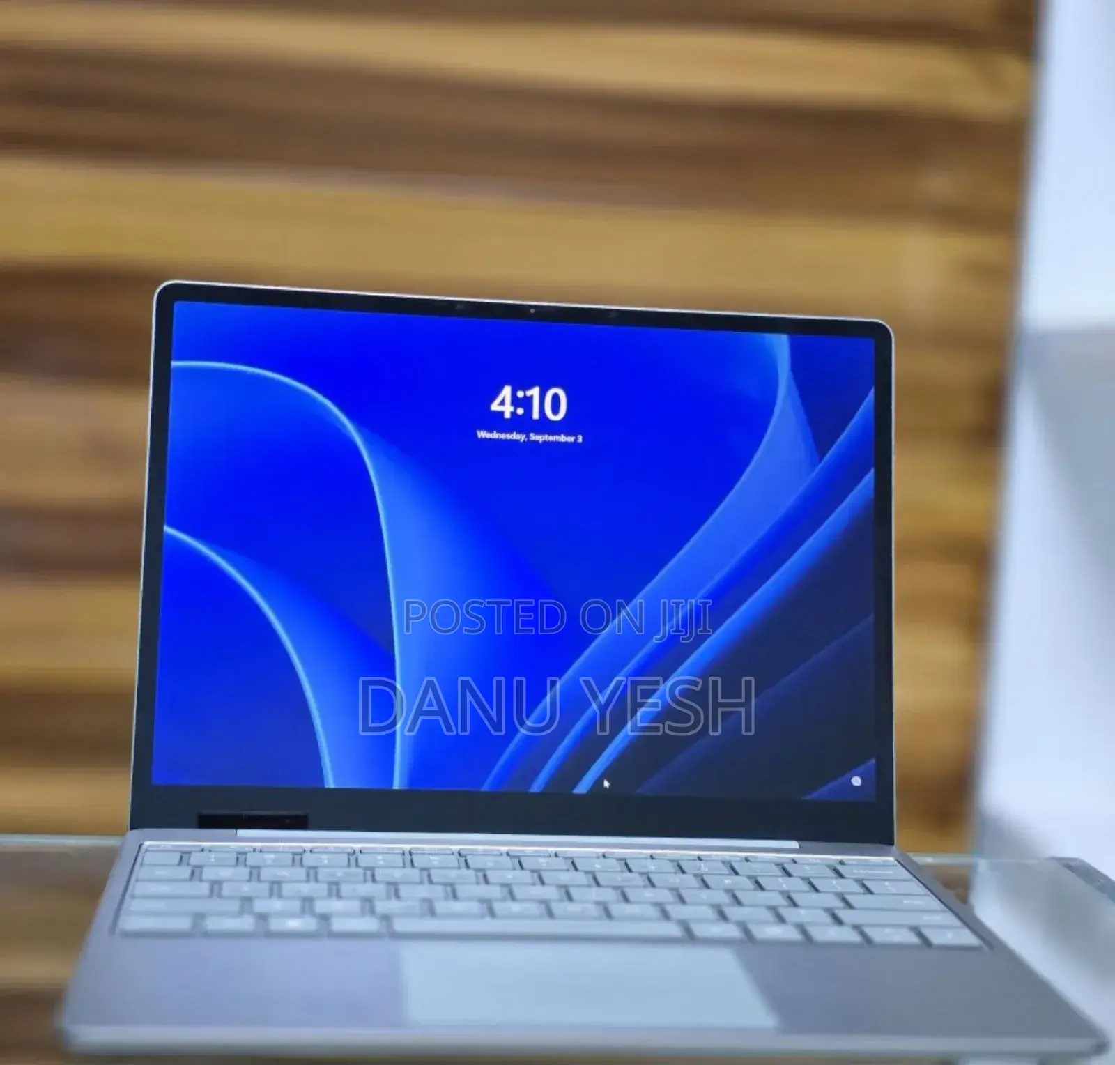 New Laptop Microsoft Surface 8GB Intel Core I5 SSD 256GB