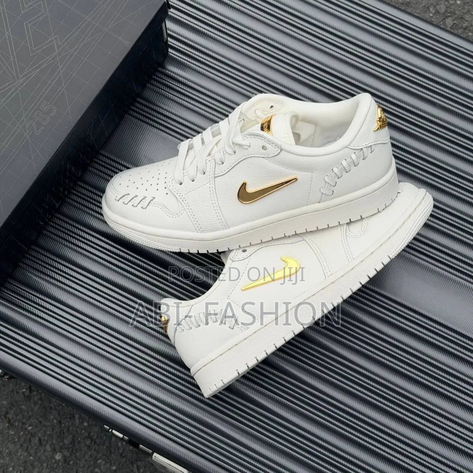 Air Jordan 1low Mm Metalic Sail Gold