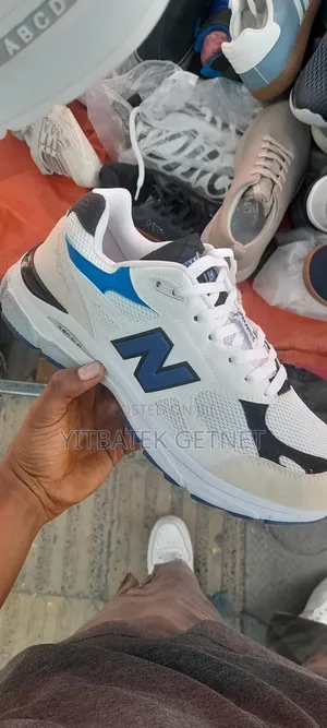 New Balance 990