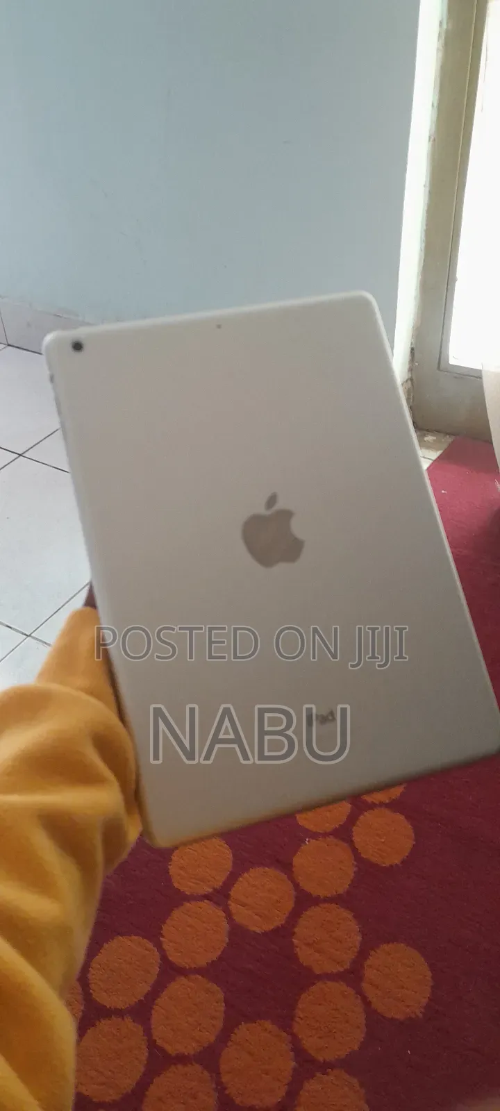 New Apple iPad Air 32 GB Gray
