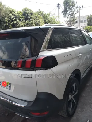 Peugeot 5008 2021 White