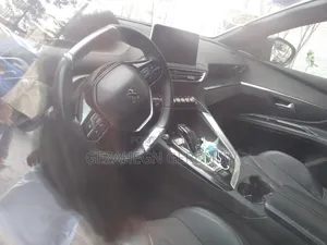 Peugeot 5008 2021 White