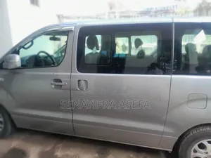 Hyundai Starex 2015 Gray