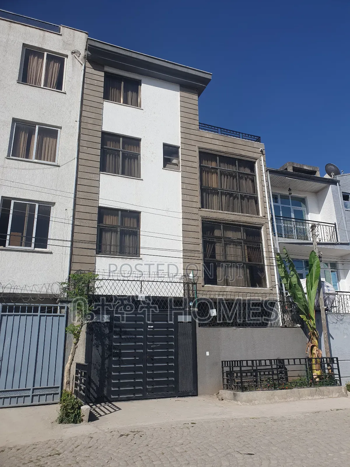 Furnished 5bdrm House in G+3 ጋርመንት ማህበር ቤቶች, Nifas Silk-Lafto for rent