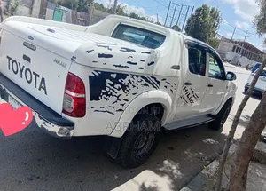 Toyota Hilux 2015 White
