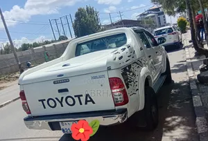 Toyota Hilux 2015 White