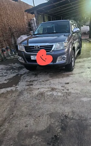 Toyota Hilux 2015 Gray