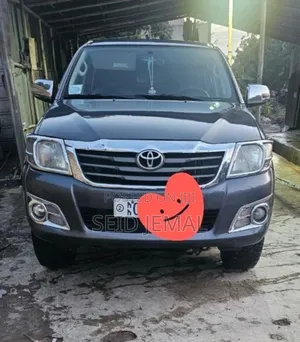 Toyota Hilux 2015 Gray