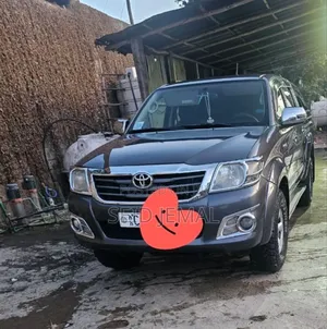 Toyota Hilux 2015 Gray