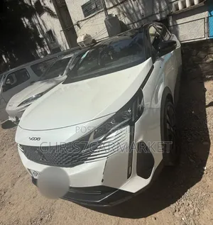 Peugeot 5008 2022 White