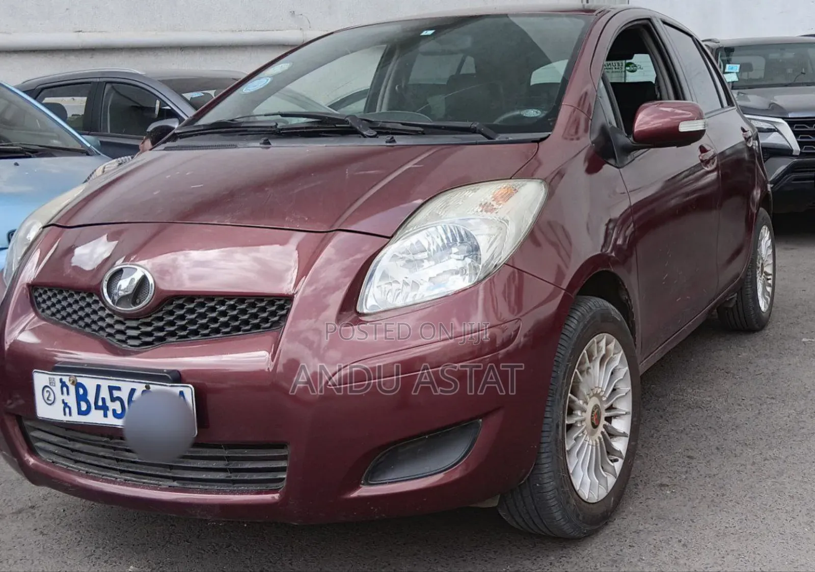 Toyota Yaris Base Hatchback 5dr 2010 Red