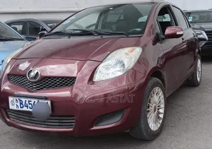 Toyota Yaris Base Hatchback 5dr 2010 Red