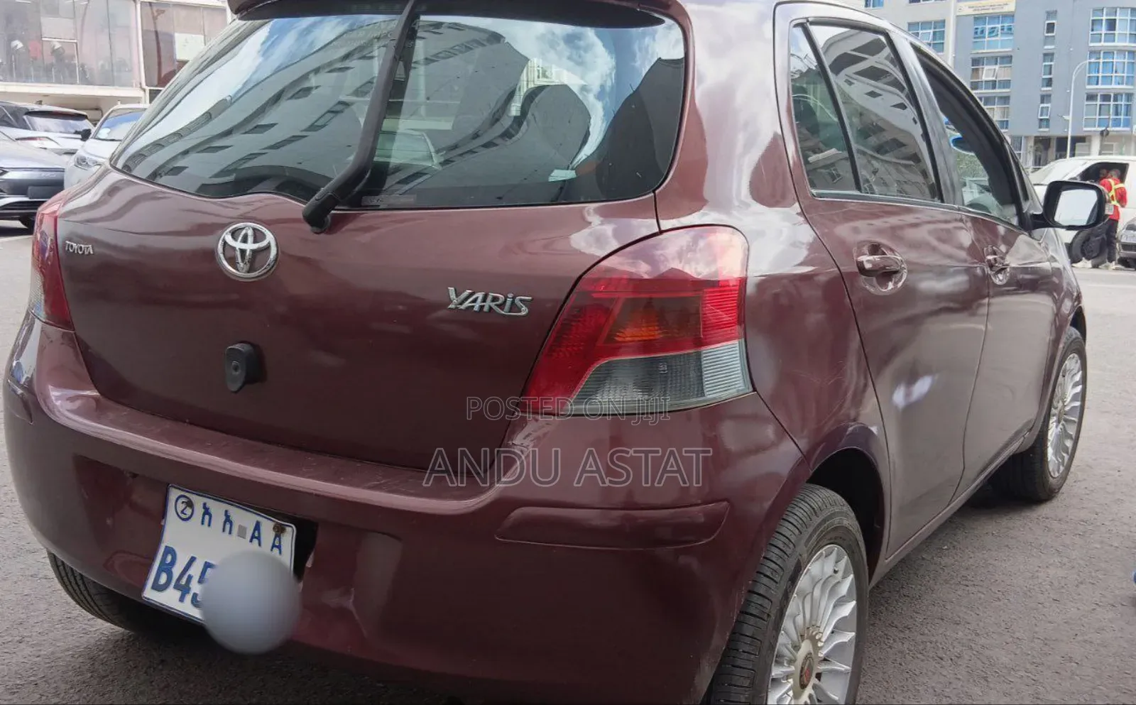 Toyota Yaris Base Hatchback 5dr 2010 Red