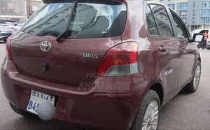 Toyota Yaris Base Hatchback 5dr 2010 Red