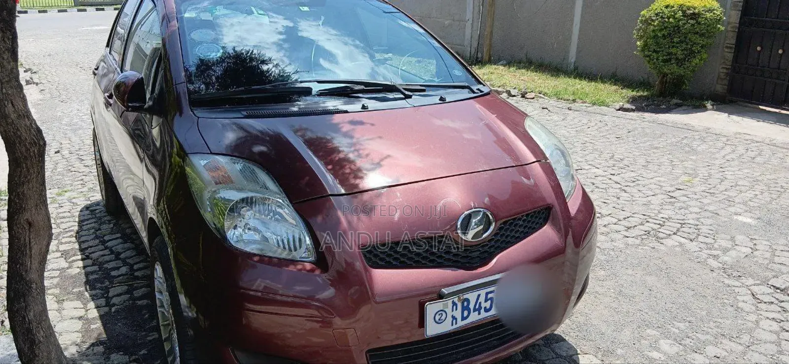 Toyota Yaris Base Hatchback 5dr 2010 Red