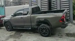 Toyota Hilux 2021 Gray